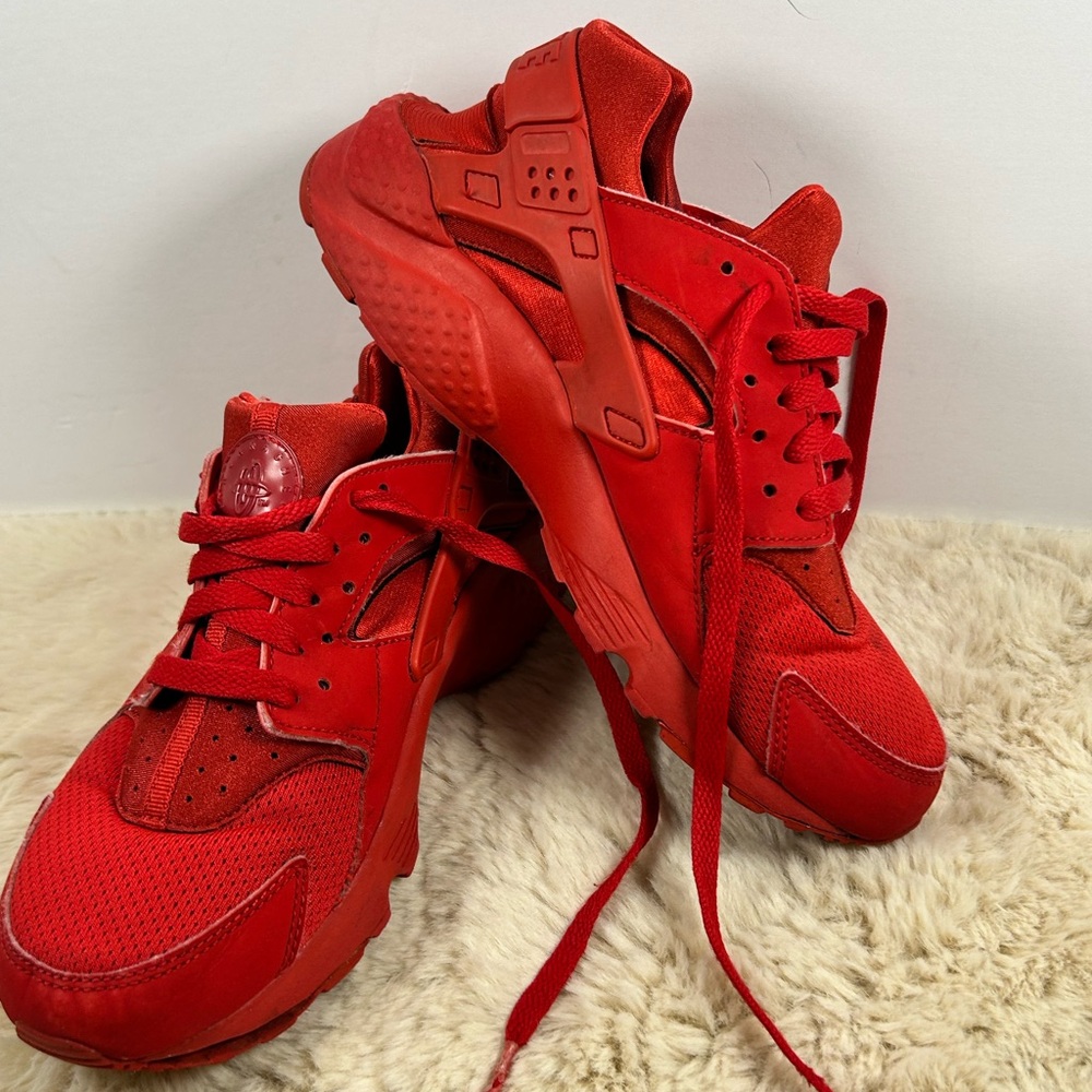 Nike Air Huarache Run (GS) Triple Red 654275-600 Size 7Y